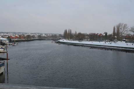 Riverside park snow - view from cobden bridge