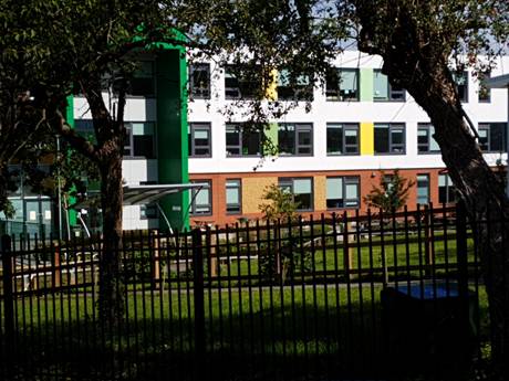 bitterne park secondary school exterior aug 2020 460