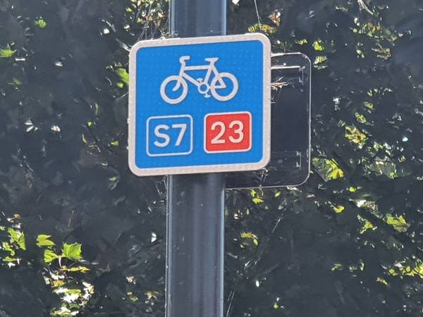 cycle route 7 23 sign priory road 600px20260713 125118