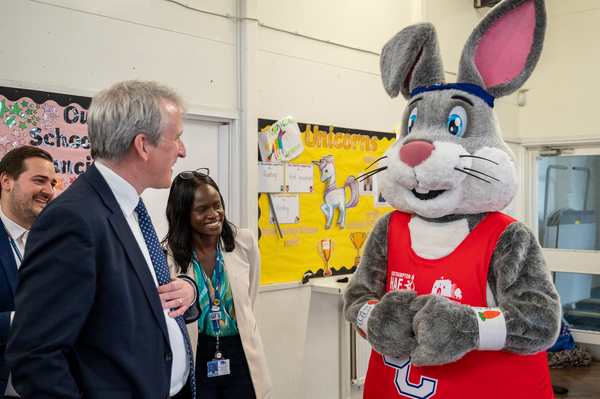 Schools minister Damian Hinds MP meets mascot Coach Carrot at Bitterne Park Primary School pic SCC