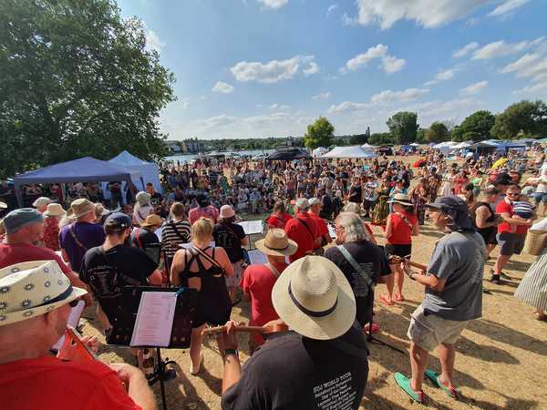 crowd wide view 600px 20260718 164252
